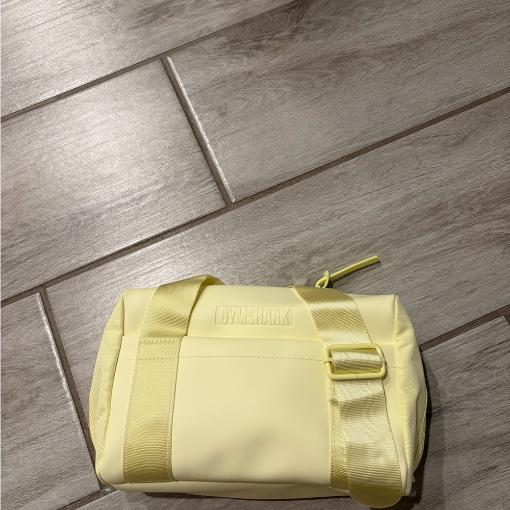 Gymshark Women’s Refresh Yellow Everyday Mini Gym Bag Pastel Yellow NEW - Picture 2 of 8